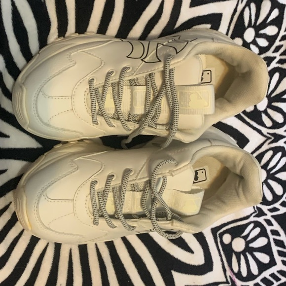 MLB Korea
Unisex Big Ball Chunky A NY Yankees Ivory 6.5 women - Picture 8 of 12